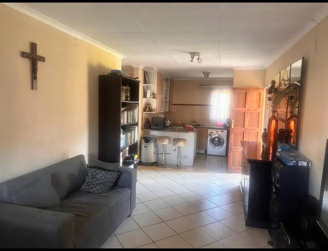 2 BEDROOM APARTMENT FOR SALE IN KARENPARK